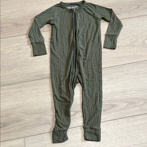 Brave Little Ones Olive Green Zippered romper pajamas  Kids One Piece Size 12-18